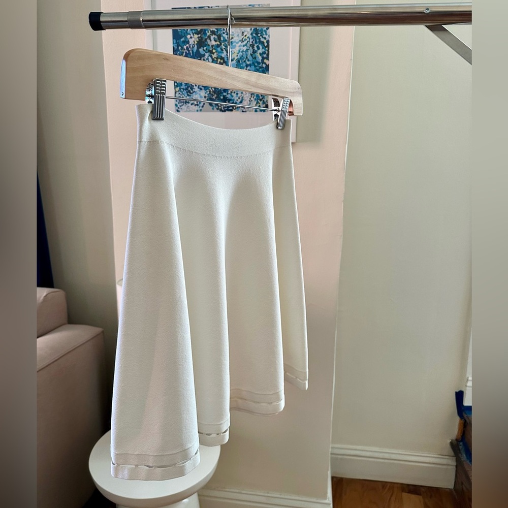 D. Exterior White Skirt XS
